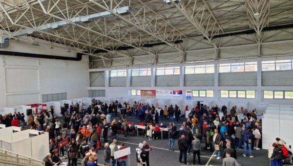 ОДРЖАН ЈОШ ЈЕДАН САЈАМ ЗАПОШЉАВАЊА: Више десетина послодаваца тражило 525 нових радника