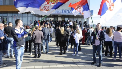 PODRŠKA POLITICI MIRA I NAPRETKA: U Kraljevu građani očekuju dolazak predsednika Srbije Aleksandra Vučića