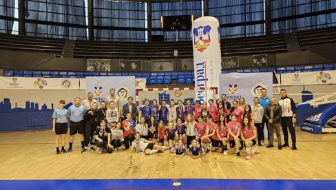 НЕЗАБОРАВНИ РУКОМЕТНИ ДАН: Београдска асоцијација за школски спорт припремила деци дан за памћење