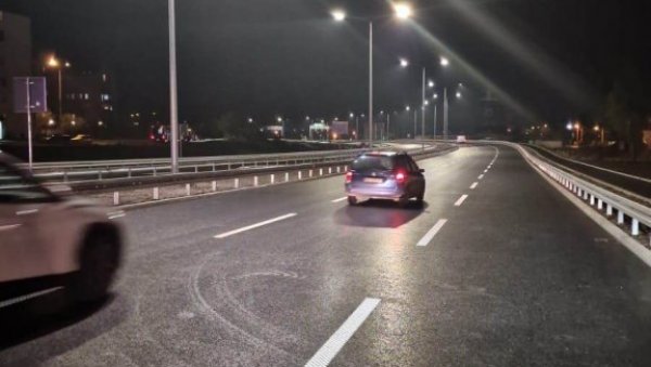 ВОЗАЧИ ЗАДОВОЉНИ: Први аутомобили вечерас прошли деоницом Нови Београд - Сурчин (ФОТО)