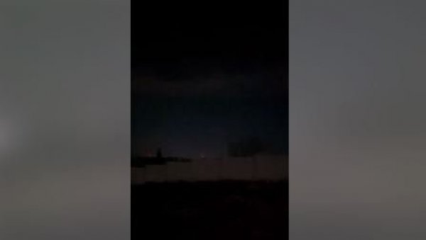 МЕТА НАПАДА БИО АЕРОДРОМ: Израелска авијација извела напад на сиријски Хомс (ВИДЕО)