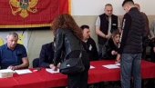 POLICIJA IZAŠLA NA TEREN: Incident na biračkom mestu u Podgorici - slikao listić, pa nasrnuo na članove odbora