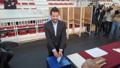 GLASAO JAKOV MILATOVIĆ: Teče izborni dan u Crnoj Gori (VIDEO)