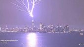 SNIMAK KOJI ODUZIMA DAH: Pogledajte kako je munja udarila u Svetski trgovinski centar u NJujorku (VIDEO)