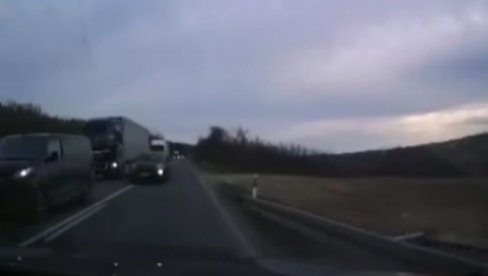 SEKUNDA IH DELILA OD TRAGEDIJE: Jeziva scena na putu u Sremskim Karlovcima, brzom reakcijom izbegnuta nesreća (VIDEO)