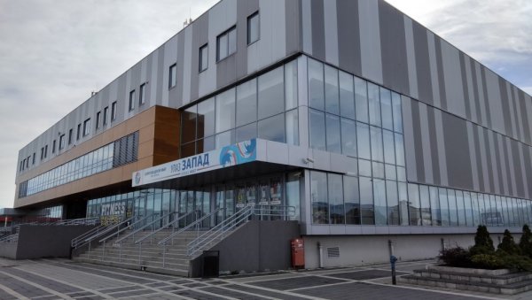 ПО ДОКУМЕНТА У ХАЛУ: Привремено пресељени шалтери Управних послова Полицијске управе Краљево