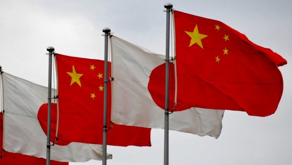 ПРВИ ПУТ НАКОН ТРИ ГОДИНЕ: Састали се министри спољних послова Кине и Јапана