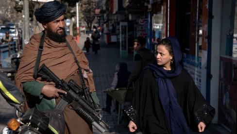 NE MORAJU DA IDU U RAZGLEDANJE GRADA... Prava žena ponovo na udaru talibana