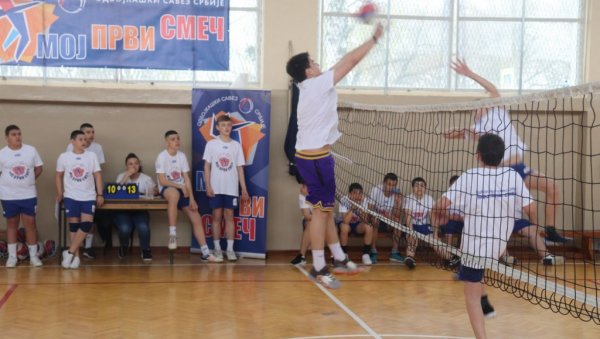 „МОЈ ПРВИ СМЕЧ“: У Кикинди организован турнир у одбојци за дечаке