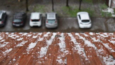 GRAD I JAK OLUJNI VETAR: RHMZ upozorava na nove vremenske nepogode - U pojedinim delovima Srbije na snazi narandžasti meteo-alarm