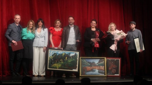 ФЕСТИВАЛ У ПЕТРОВЦУ НА МЛАВИ: Јелена и Валентино победници Гулиних дана