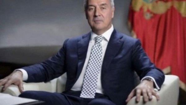 ЂУКАНОВИЋ ПОСТАЈЕ ПОЧАСНИ ПРЕДСЕДНИК? Мило ће и у наредних пет година примати плату, имати саветника, обезбеђење - о трошку грађана