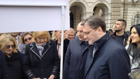 DO KRAJA GODINE DVOCIFREN RAST PRIMANJA NAJSTARIJIH: Ministar  Selaković u Novom Sadu na promociji penzionerske kartice (VIDEO)