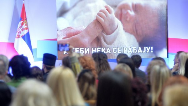 ПОСЛЕ 20 ГОДИНА СРБИЈА ИМА СКОК РОЂЕНЕ ДЕЦЕ: Одржана прва  национална конференција о породици Србија - наша породица