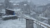 PALO SKORO POLA METRA: Aprilski sneg zavejao Polimsku dolinu i Novu Varoš (FOTO)