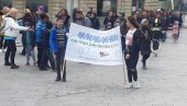 ПЛАВА ШЕТЊА У ЦЕНТРУ ЗРЕЊАНИНА: Програм у центру града поводом Светског дана особа са аутизмом  (ФОТО)
