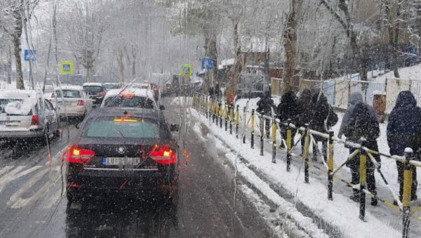 ДИРЕКТОР РХМЗ: Оборен рекорд у висини снежног покривача у Београду у априлу