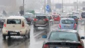 KOLAPS U SAOBRAĆAJU: Sneg zaustavio vozila na ulicama Beograda (VIDEO)