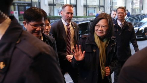 ЦАЈ И МАКАРТИ ПРКОСЕ ПЕКИНГУ: Поред упозорења Кине председница Тајвана данас са америчким конгресменом