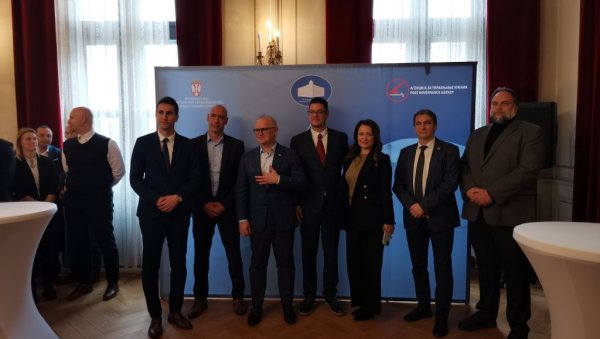 ВЕЛИКИ ПОТЕНЦИЈАЛ САВЕ И ДУНАВА  - У Сомбору представљен пројекат Заплови Србијом