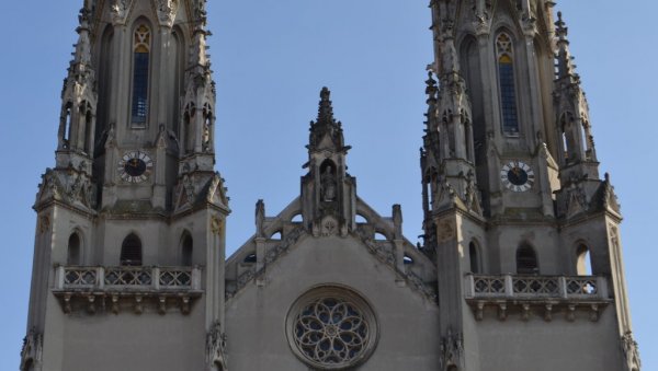 ЦЕНТАР КРОЗ ИСУСОВО СРЦЕ: Архитекте чувеног парламента у Будимпешти осмислиле и фасаду цркве у Вршцу (ФОТО)