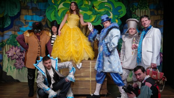 ПРЕМИЈЕРНА ЛЕПОТИЦА И ЗВЕРКО: Нов наслов на репертоару Позоришта Пуж