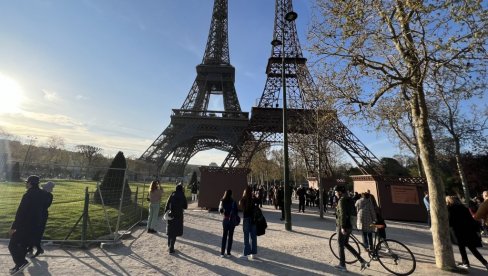 POLICIJA DONELA ODLUKU NAKON EVAKUACIJE: Dojava o bombi bila lažna, Ajfelov toranj ponovo otvoren za turiste