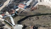 MILU CURI ROK ZA RUŠENJE: Đukanović ne priznaje nelegalnu gradnju, država ne odustaje od uklanjanja kuća u Kočanima