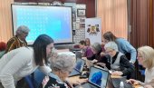 I ONE BI DA SE DIGITALIZUJU: Fantastična slika iz Bora - starije gospođe otkrivaju svet kompjutera