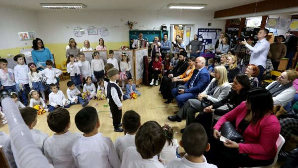 ОДРЖАН ФЕСТИВАЛ ДЕЧЈЕ ПОЕЗИЈЕ: У вртићу Драгољубче други по реду фестивал поезије за најмлађе