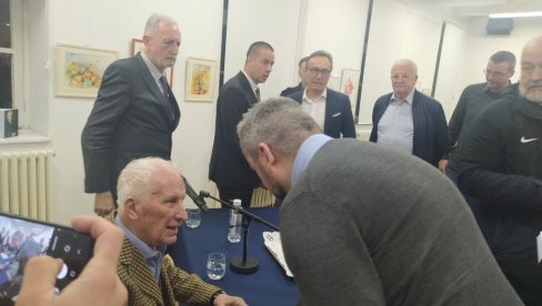 ĆERANJE PREDSTAVLJENO U  DOĆERANOM  IZDANJU: U Novom Sadu akademik Matija Bećković priredio nezaboravno pesničko veče