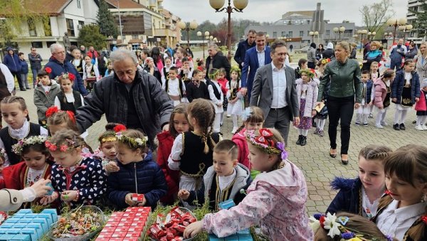 УГЉЕВИК ПРОСЛАВИО ВРБИЦУ: Лазарева субота, недељу уочи Васкрса обележена на радост најмлађих (ФОТО)