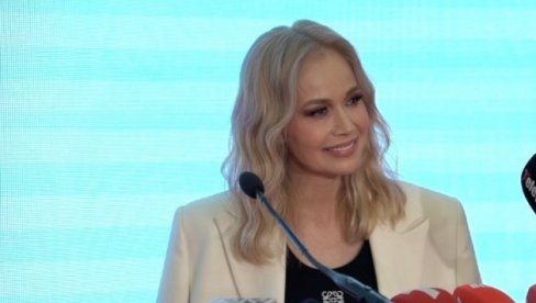 ЛЕПО ЈЕ ПОРЕЂЕЊЕ, АЛИ ЈА САМ СВОЈА: Зову је наследницом Јелене Розге, а певачица жестоко узвратила (ФОТО)