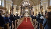 KATOLIČKI USKRS U KIKINDI: Misa, farbana jaja i svečano ukrašena crkva (FOTO)