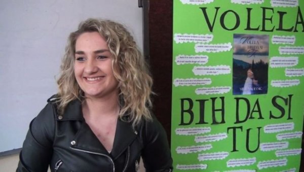 УЧЕНИЦА ОБЈАВИЛА ЗБИРКУ ПЕСАМА:  У Кули промовисана књига Милице Бојанић