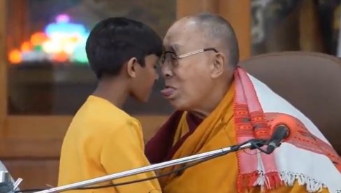 DALAJ LAMA TRAŽIO OD DEČAKA DA MU SISA JEZIK: Skandalozan snimak budističkog vođe, ljubio u usta dete - Objavio i izvinjenje (VIDEO)