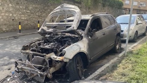 POLICIJA PREGLEDA NADZORNE KAMERE: Kako je zapaljen automobil Đorđa Višackog -  Neko želi da ga zaplaši, ili uceni?