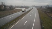 TRI SLETANJA SA PUTA I JEDAN SUDAR: Četiri saobraćajne nezgode na auto-putu kod Leskovca