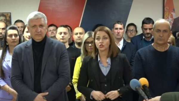 ОВАКВИ НАПАДИ НИСУ НЕШТО ШТО НАС ЈЕ ИЗНЕНАДИЛО Конференција СНС поводом инцидента у Скупштини општине Аранђеловац (ВИДЕО)