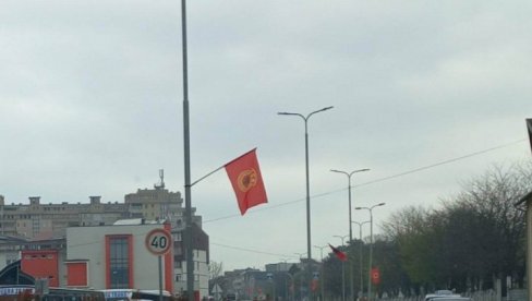 НОВОСТИ САЗНАЈУ: Провокацијама никад краја - у Гњилану поред албанских и ОВК заставе (ФОТО)