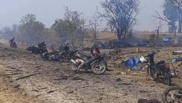 НАЈМАЊЕ 100 УБИЈЕНИХ: Ваздушни напад војске у централном Мјанмару