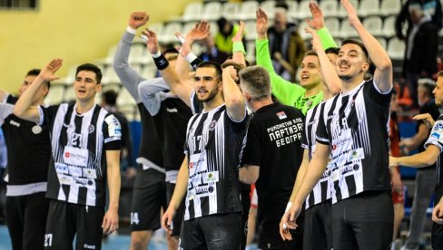 Sa navijačima do majstorice: Rukometaši Partizana veruju da sutra u drugoj finalnoj utakmici na Banjici mogu da pobede Vojvodinu