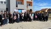 НОВИ ДОМ ЗА 25 ПОРОДИЦА: Код Зрењанина усељена зграда за избегле из БиХ и Хрватске (ФОТО)