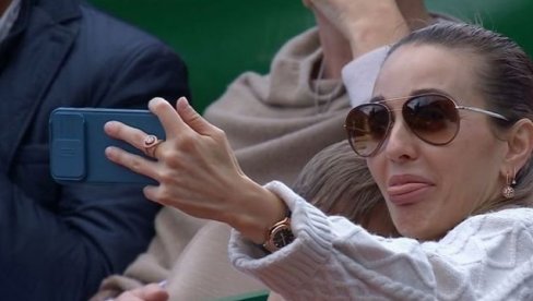 СВЕТСКА СЕНЗАЦИЈА: Ево ко је у ложи сео поред Јелене Ђоковић на финалу Ролан Гароса 2023 (ФОТО)