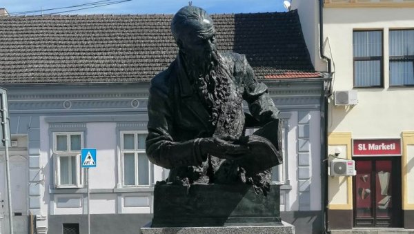 КАКО ЈЕ СПОМЕНИК ОД ЧЕТИРИ ТОНЕ СТИГАО ОД МОСКВЕ ДО ВРШЦА: Бронзана скулптура Никите Толстоја путовала осам дана - авионом