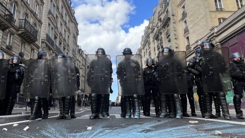 ПОЛИЦАЈЦИ ПРЕГОРЕЛИ У БОРБИ ПРОТИВ БЕЗАКОЊА: Штрајк француских чувара реда