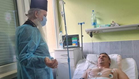 VLADIKA TEODOSIJE POSETIO RANJENOG JOVANOVIĆA: Podario mu brojanicu i poželeo ozdravljenje - Srbin se oporavlja