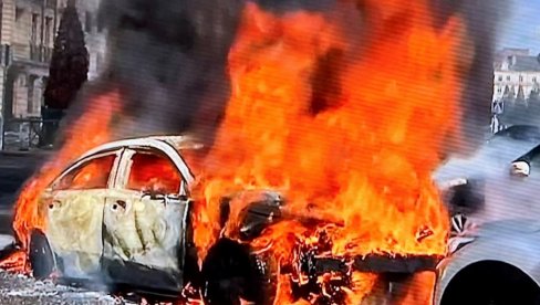 GORI U FRANCUSKOJ: U Renu se ustremili na simbole kapitalizma, zapaljeni skupoceni automobili (FOTO)
