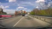 PRETICANJE PREKO PUNE LINIJE, NAGLO KOČENJE I SVAĐA: Filmska jurnjava automobilima na beogradskim ulicama (VIDEO)