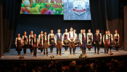 USKRŠNJI FESTIVAL U KOSTOLCU: Nastupilo 10 dečjih folklornih grupa